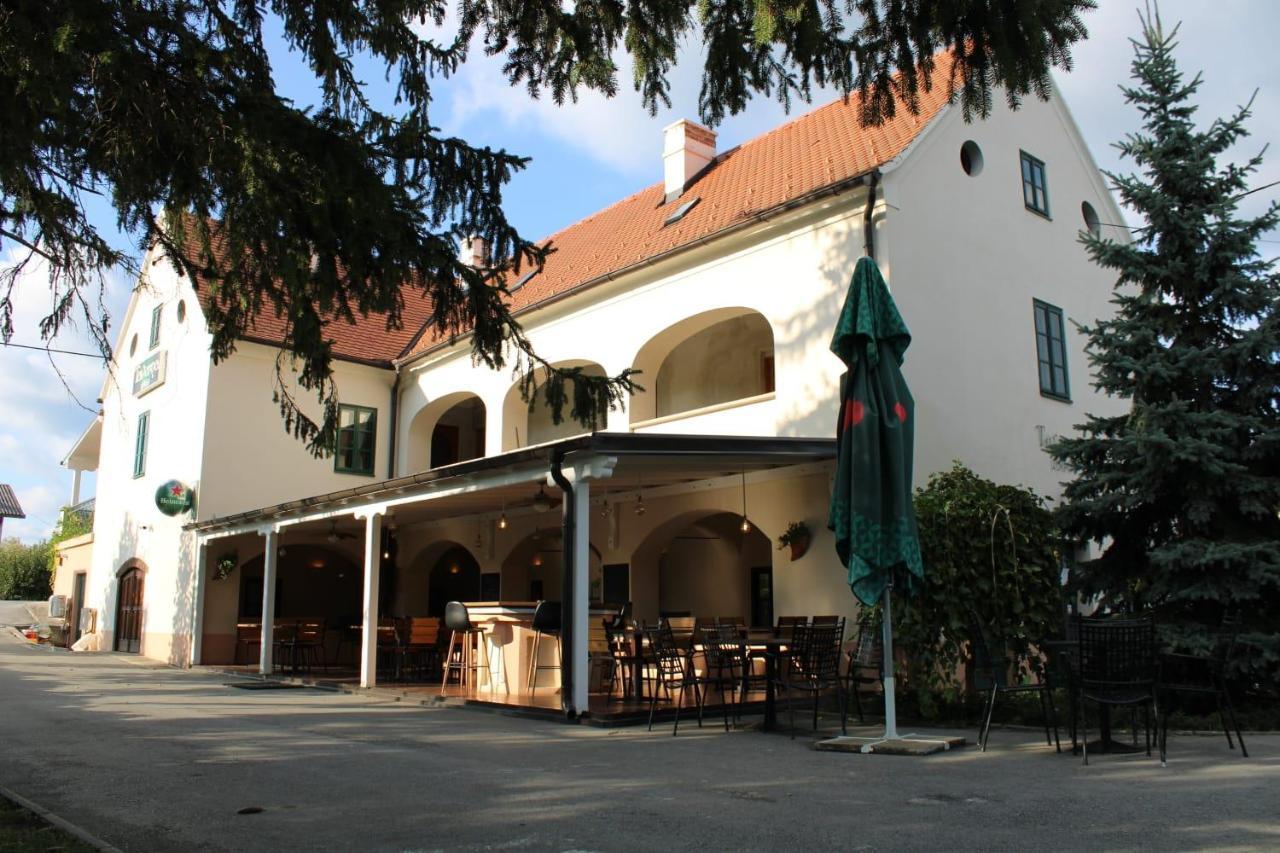 Taverna 1860 Rooms & Apartments Donja Zelina Esterno foto
