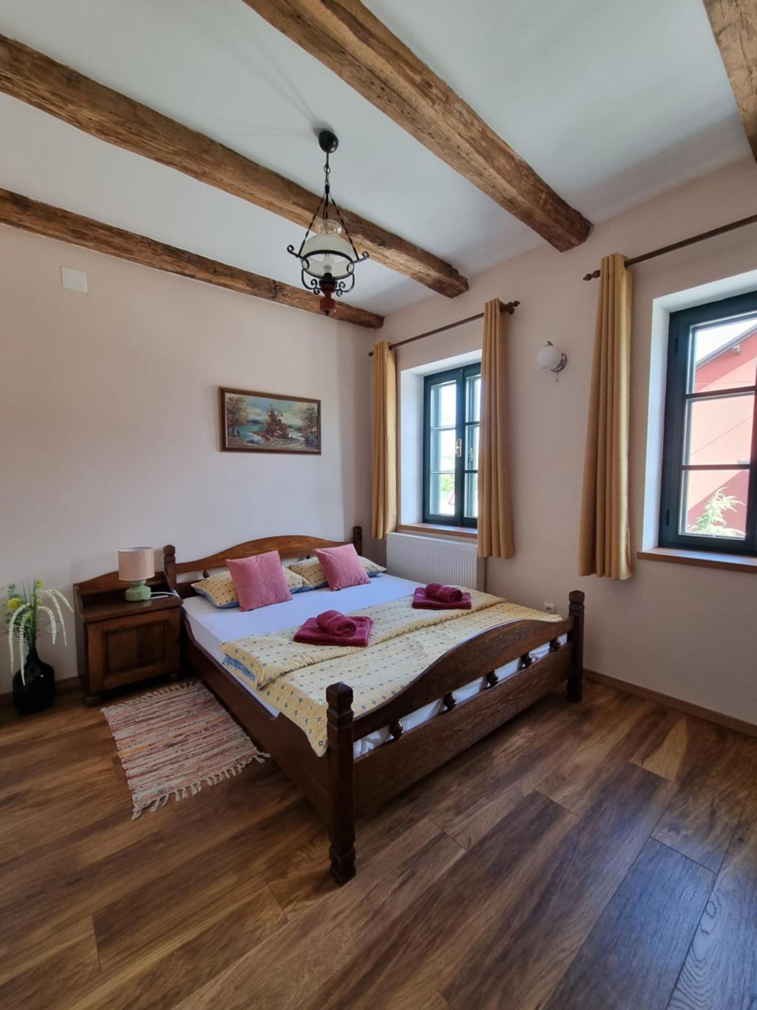 Taverna 1860 Rooms & Apartments Donja Zelina Esterno foto